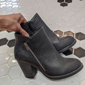 Rampage zipper ankle booties size 6!